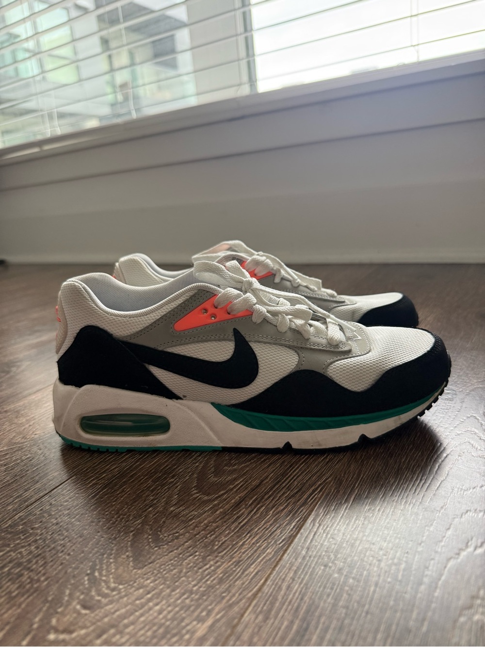Nike White Black Teal Low-Top Air Max Sneakers